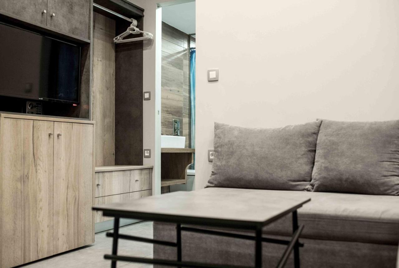 Apartment Makis In The